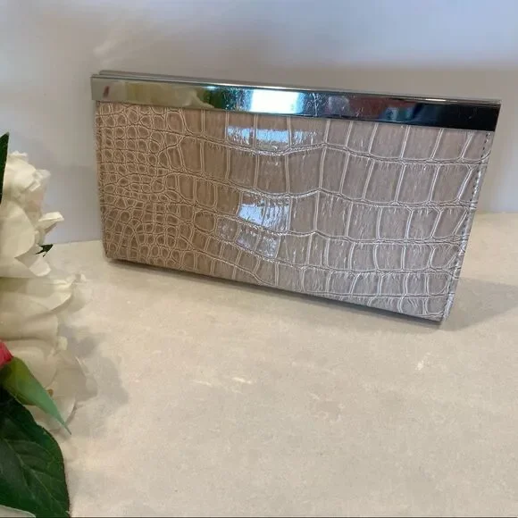 Clutch faux Alligator leather. 4 compartments 12 credit cards & zipper f… - Picture 12 of 14